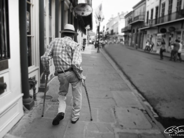 <span>NOLA</span><i>→</i>